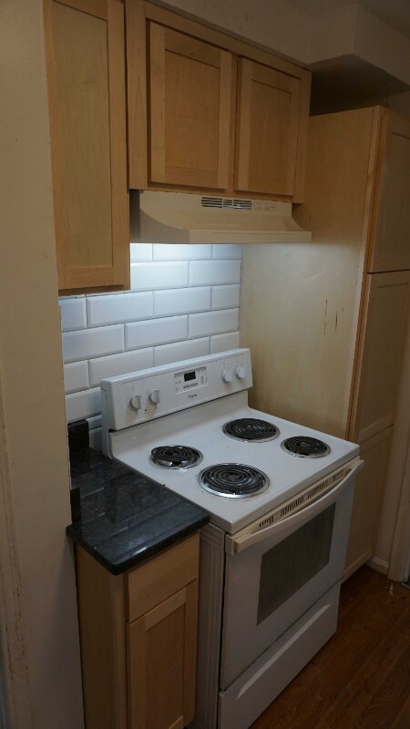 Building Photo - 15430 Norborne Ave