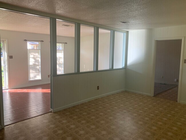 Building Photo - 7910 Mustang Dr