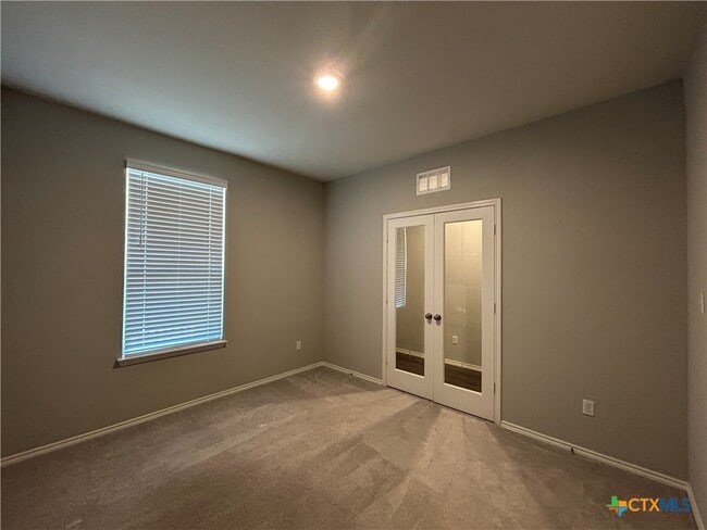 Building Photo - 755 Steeplebush