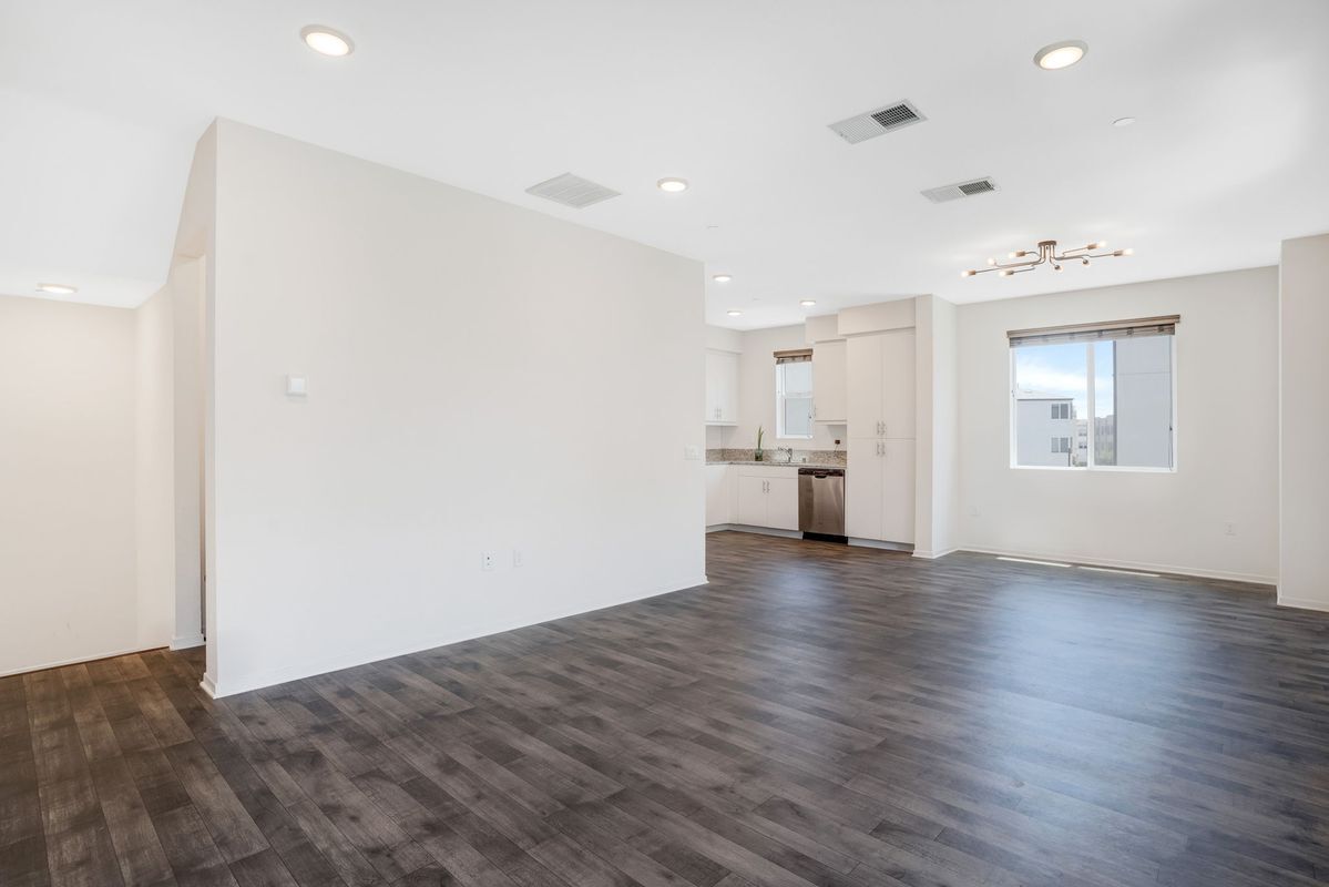 Building Photo - 5406 Beach Bluff Ln