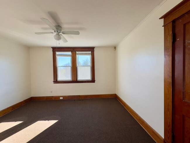 Building Photo - Fantastic 3-Bedroom Overlea Home with Open-Floor Plan!