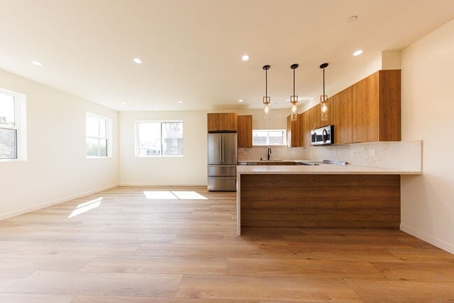 Building Photo - LUXURY in Prime Culver City