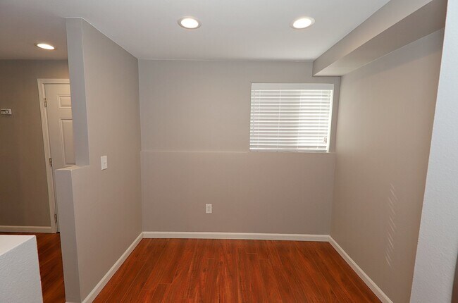 Building Photo - Aspen Grove Condo