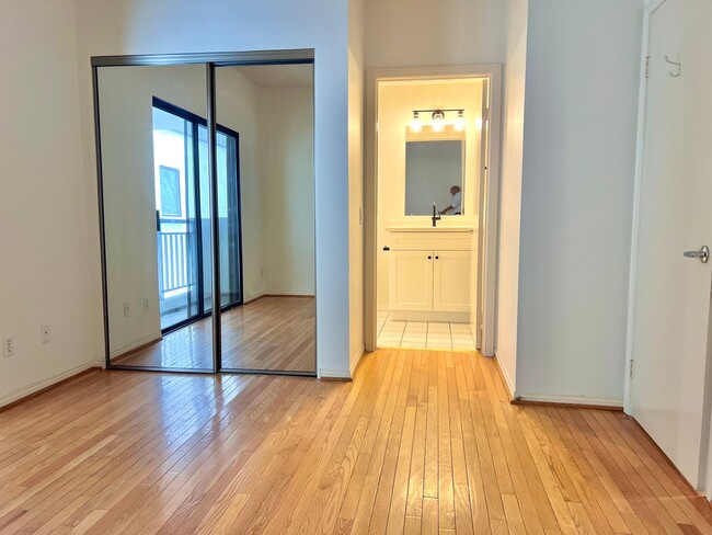 Building Photo - Updated 2-Bedroom 3 Bathroom Pasadena Town...