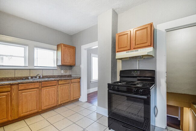 Building Photo - Comfortable Three Bedroom Home in a Great Location