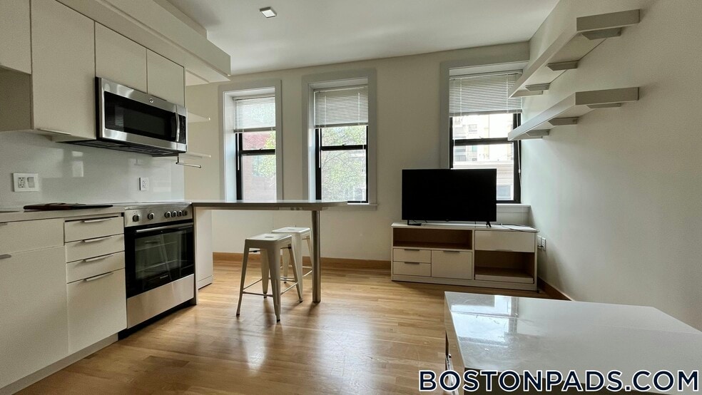 Building Photo - 115 Mt Auburn St