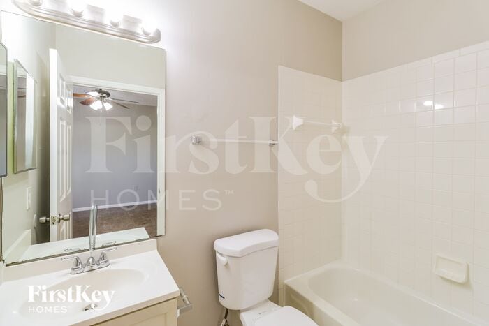Building Photo - 1163 Schumann Dr