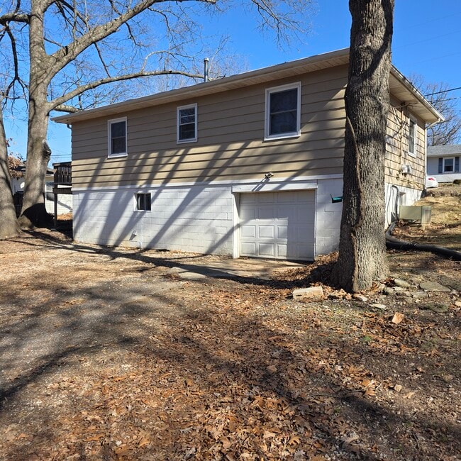 Building Photo - 1503 S 5th Ave