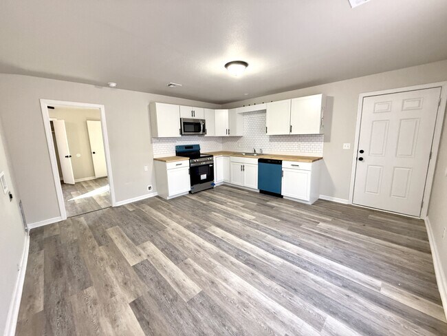 Building Photo - 312 M St NE