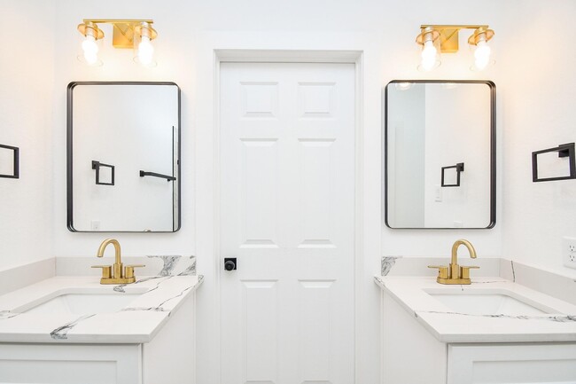 Building Photo - 2307 Gagne St