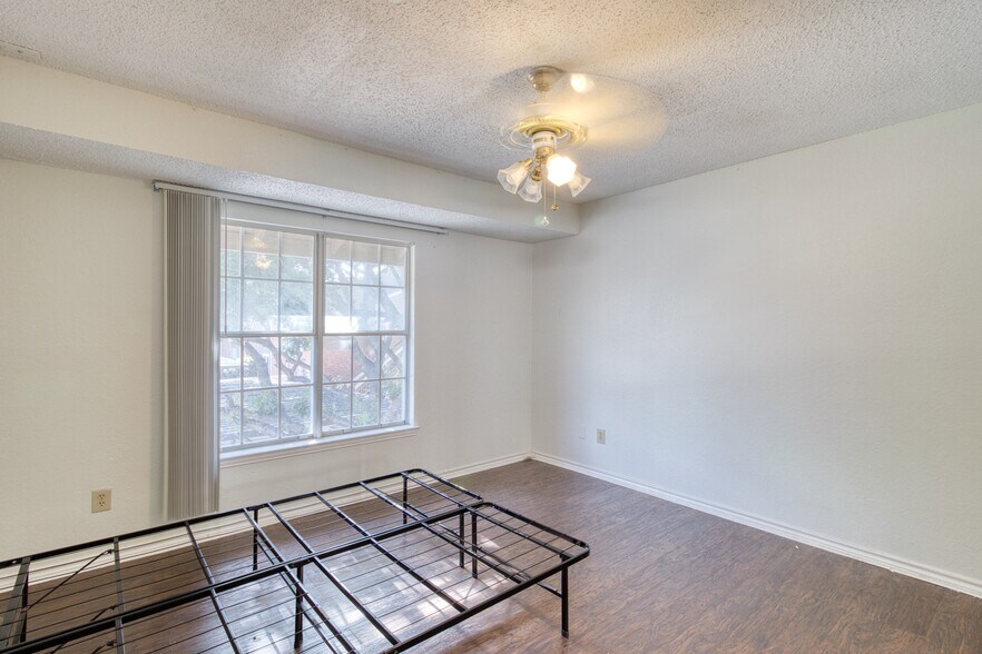 Building Photo - 3641 W Northgate Dr