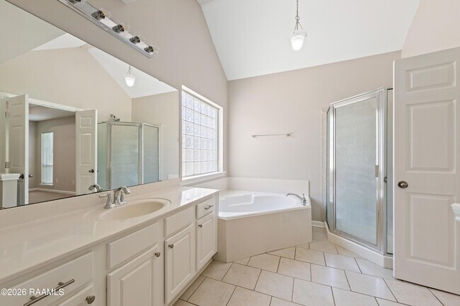 Building Photo - 412 Crest Cir