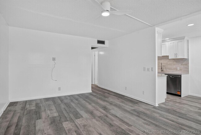 Building Photo - 3045 Cornwall C