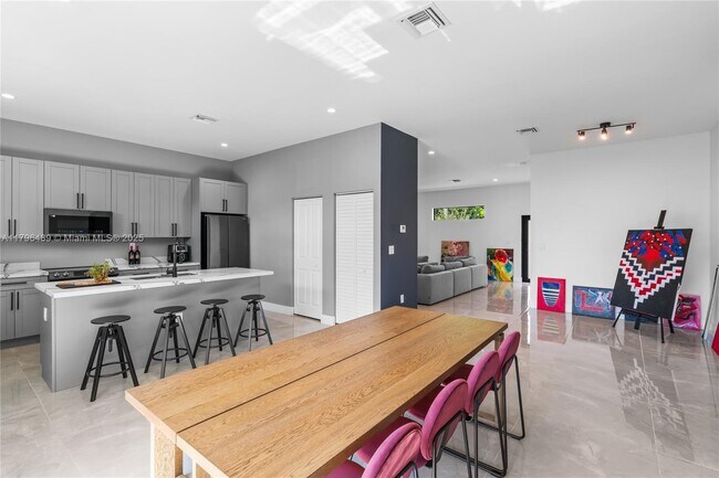 Building Photo - 808 NW 5th Terrace