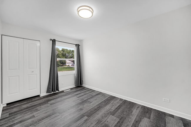 Building Photo - 6386 Kindling Ct