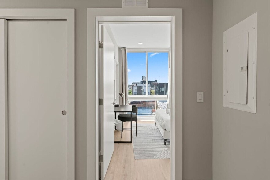 Building Photo - 901 Canal St