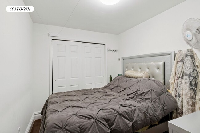 Building Photo - 140 W 75th St