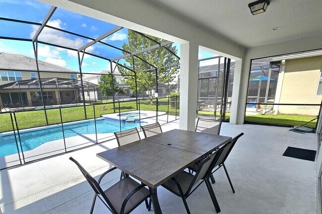 Building Photo - 3810 Oakville Ave