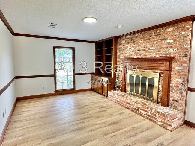 Building Photo - 2905 Willow Ln Dr