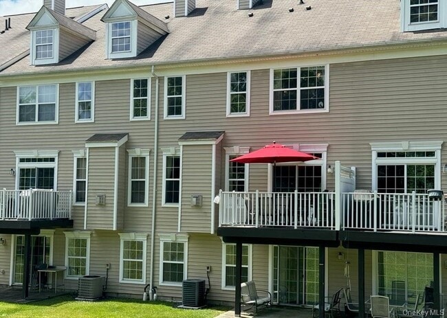 Building Photo - 5 Case Ct