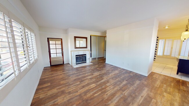 Building Photo - Spacious Condo Overlooking Spreckles Park ...