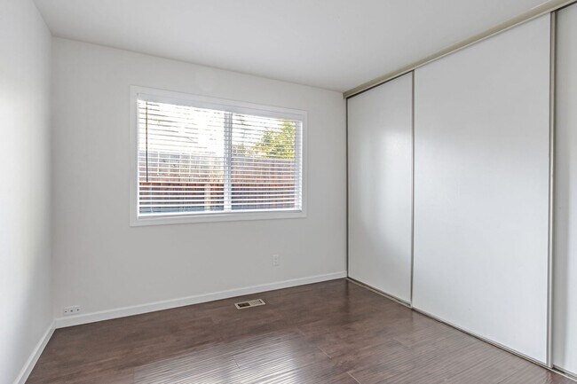 Building Photo - Saratoga Gem - 4BR Home Open Floor Plan & ...