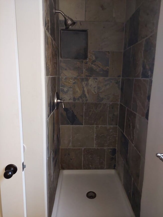 Building Photo - Cute pet friendly duplex studio Available 4/6/26 for viewing and renting in the Al Tahoe neighbor...