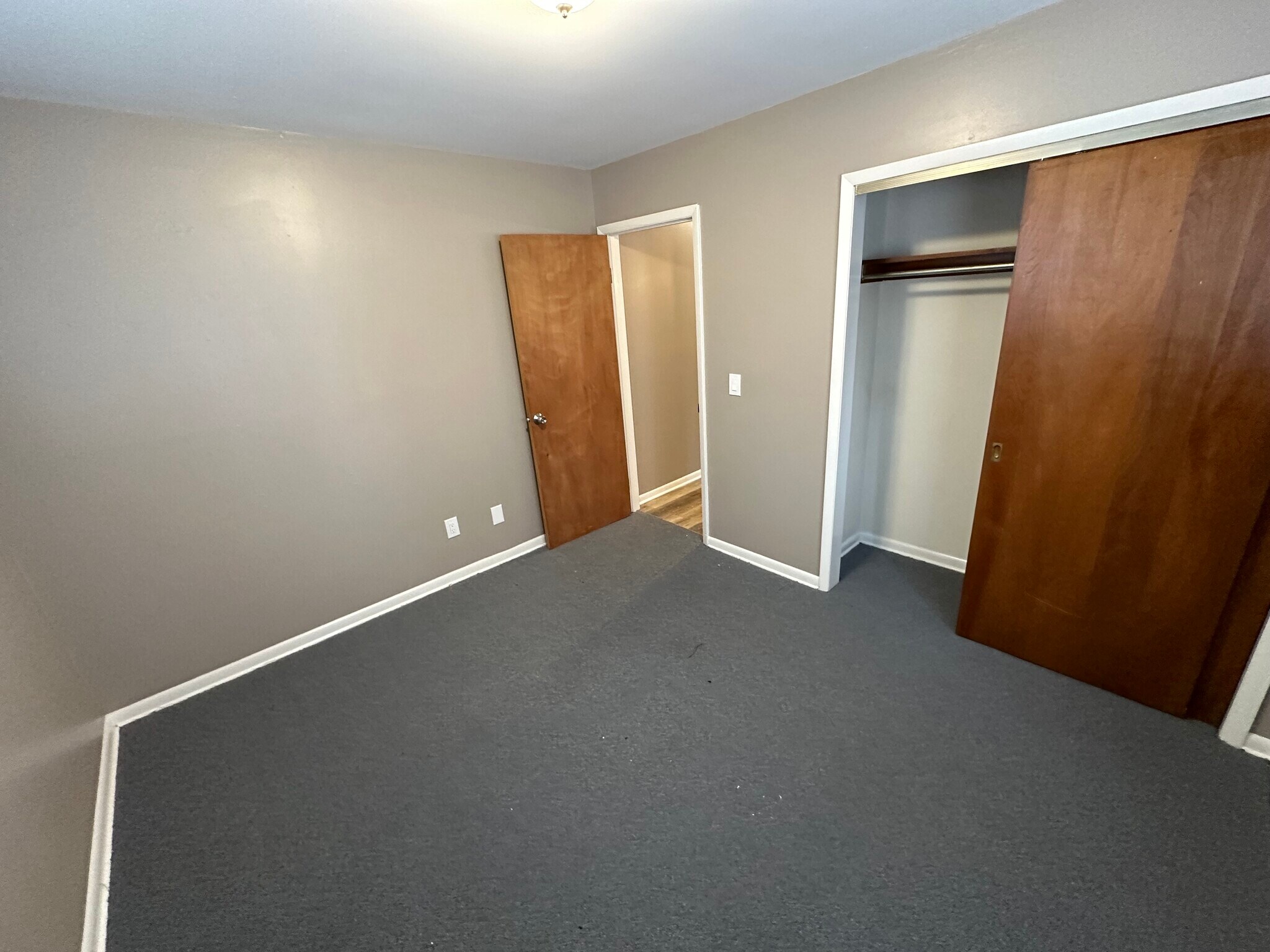 NOTE: Photos are of unit 2 - 4115 Roosevelt Blvd