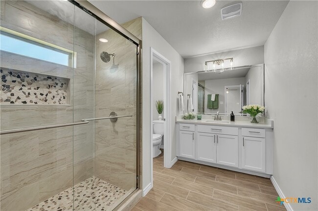 Building Photo - 5202 White Rose Dr