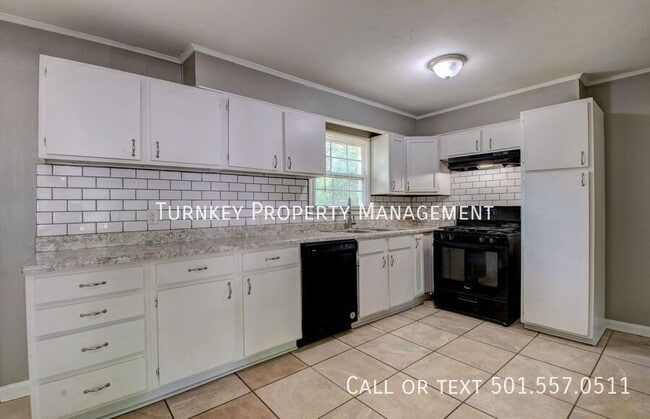 Building Photo - 14 S Wakefield Dr