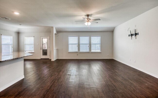 Building Photo - Little Elm Beauty. 3 bed 2 bath with Garage and Storage.  Next to New