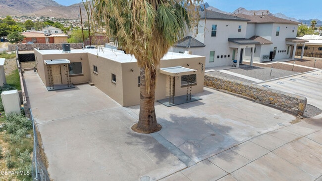 Building Photo - 8931 Robert Dr