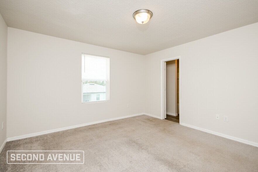 Building Photo - 106 Tulip Ln