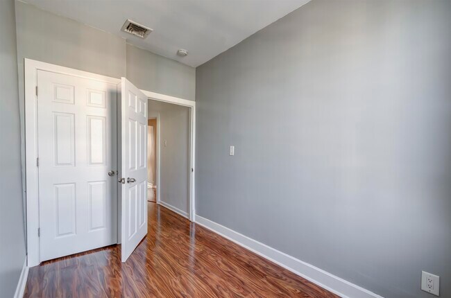 Building Photo - 98 Trask Ave