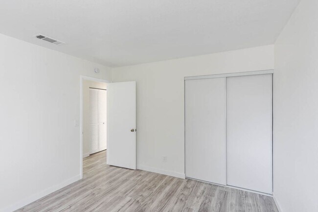 Building Photo - 3 Bed, 2.5 Bath Henderson Beauty