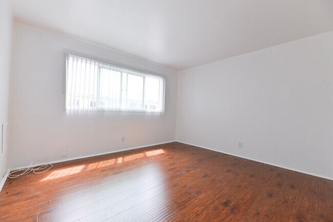 Building Photo - 248 Avenida Del Poniente