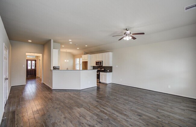 Building Photo - 15618 Whispering Green Dr