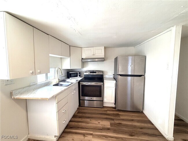 Building Photo - 8115 Tolles Dr