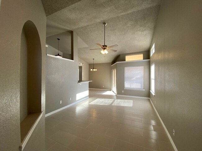 Building Photo - 2914 Royal Knoll Dr