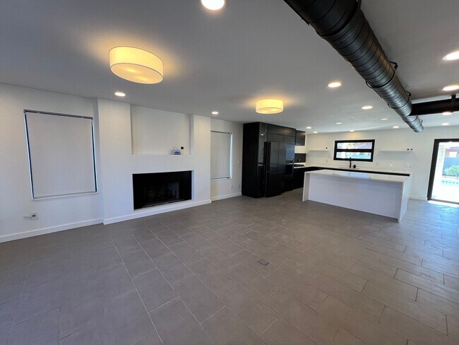 Building Photo - POOL HOME IN SHEFFIELD ESTATES!