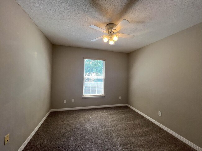 Building Photo - 1409 Beaver Run Rd