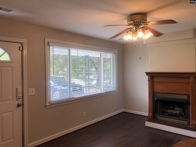 Building Photo - 321 Rose Dr