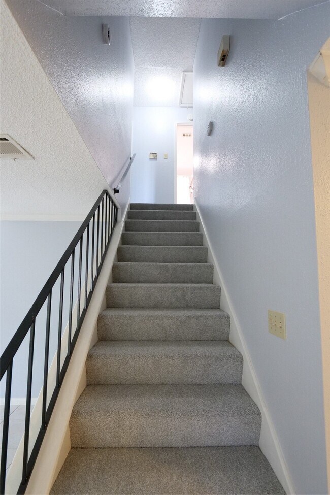 Building Photo - 19403 Long Lake Dr