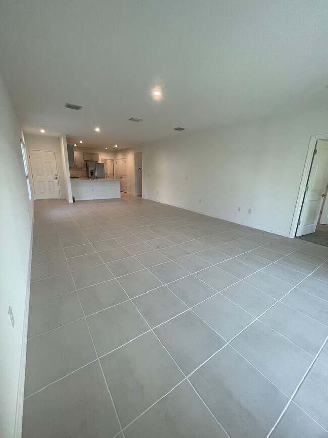Building Photo - Newly developed Lakefront 3B/2B home in Ea...