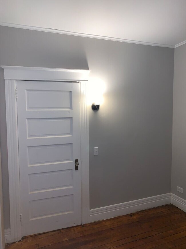 Building Photo - 39 N Pawling St