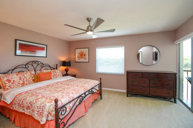 Building Photo - ** 2/2 CHARMING FURNISHED CONDO AT THE ISL...