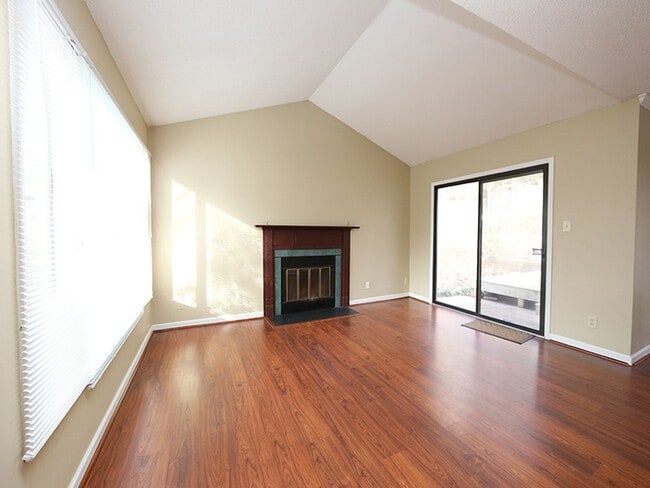Building Photo - 4908 Pine Cone Dr