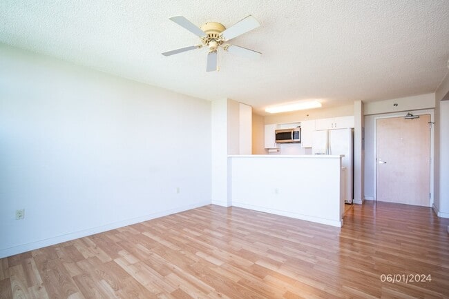 Building Photo - AWESOME VIEWS IN THIS GORGEOUS 1BR/1BA/2PK...