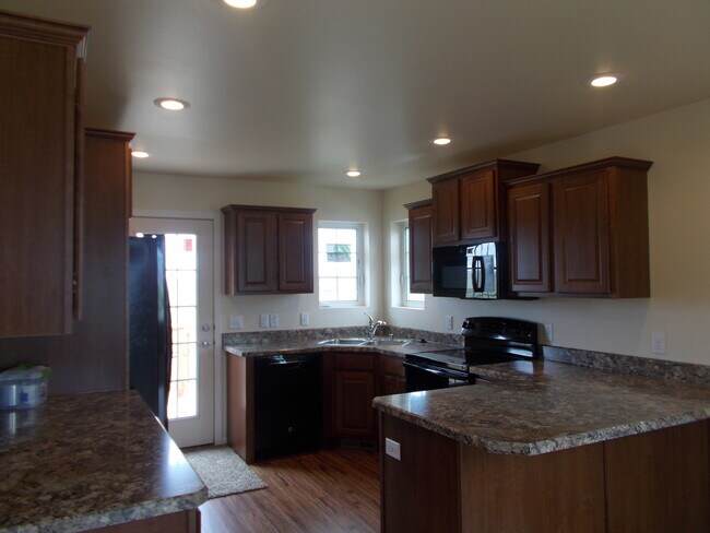 Building Photo - 3 Bed/ 2 Bath/ 2 Car Garage Newer Construction in Billings Heights