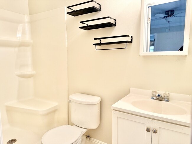 Building Photo - 4647 Loyola Dr